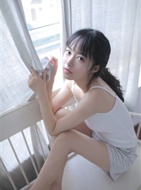 =清纯白嫩美女性感吊带私密福利写真图片(9)